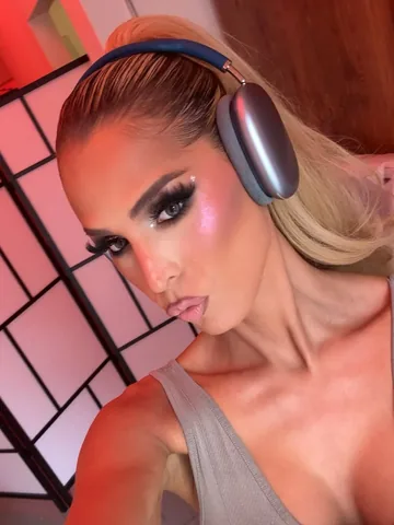 carmen_carrera Instagram post about Performance tour