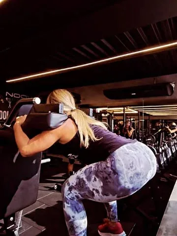 cristianneoficial Instagram post about Treino de pernas e glúteos
