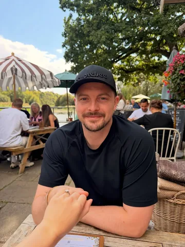 dralexgeorge Instagram post about Pub and food recommendation
