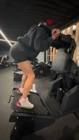 eladycruz_fitness Instagram post about Lower body strength training