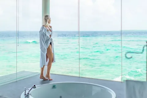 fitnessontoast Instagram post about Maldives resort experience