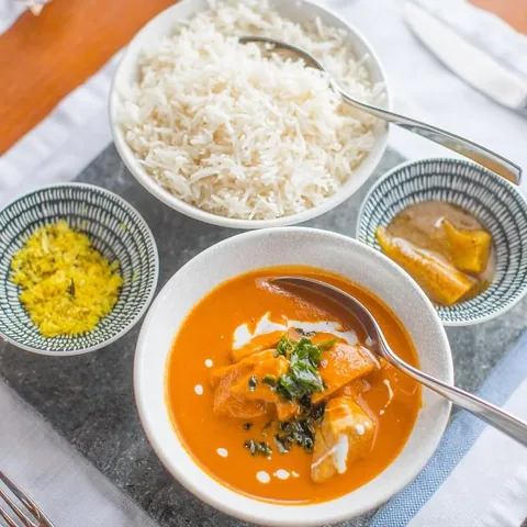 fitnessontoast Instagram post about Tuna curry recipe