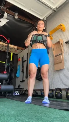 lasamsanchez Instagram post about Home fitness workout