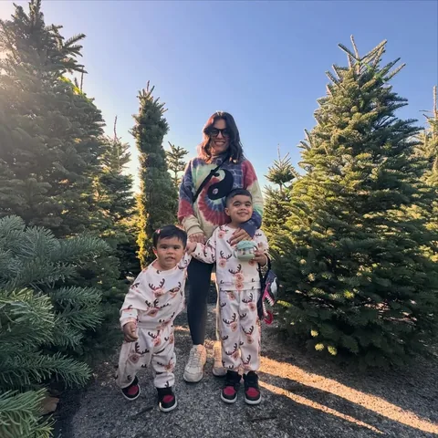 lasamsanchez Instagram post about Pregnancy and family Christmas