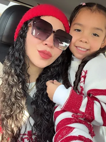 mirandav_brave Instagram post about Diciembre y temporada navideña