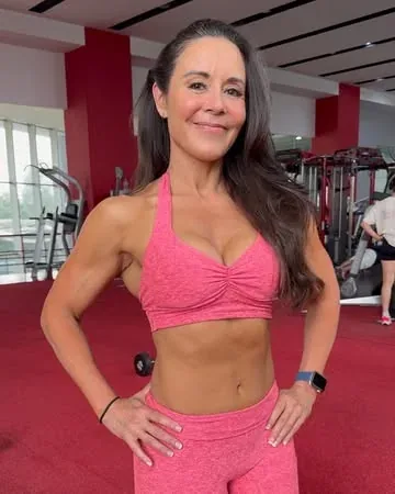 rebecarubiooficial Instagram post about Entrenamiento de brazos
