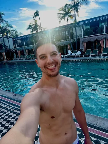 shane_feldman Instagram post about Wellbeing during work travel