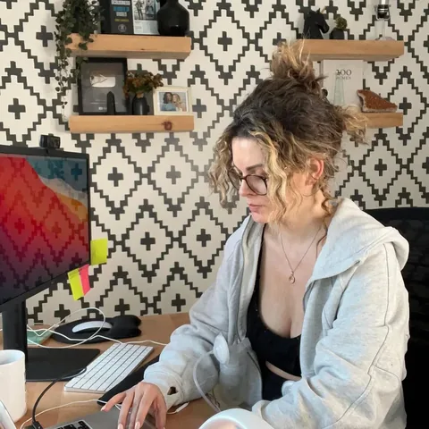 sunnylenarduzzi Instagram post about Motherhood and entrepreneurship