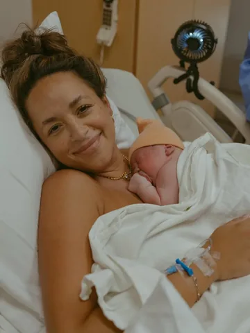 yamimufdi Instagram post about Newborn milestone